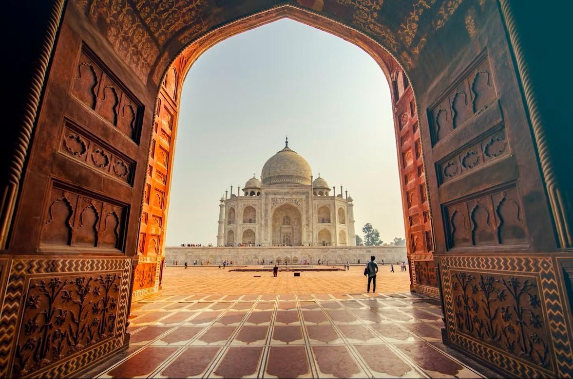 Taj Mahal Sunrise tour from Delhi by Car